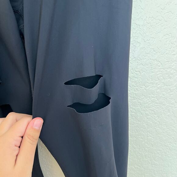 Alo Yoga Ripped Warrior Leggings, Black, Airbrush Knit, High Waist Laser-Cut Fit - Picture 7 of 14